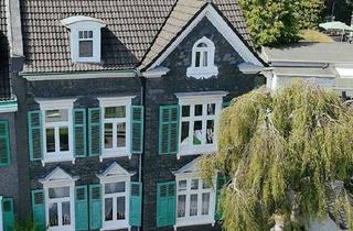 Haus kaufen in 42857 Remscheid, Solides Stadthaus mit drei Wohneinheiten für Vermietung oder Eigennutzung in RS-Vieringhausen
