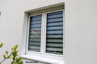 Doppelhaushälfte kaufen in 04600 Altenburg, Handwerkerchance: Doppelhaushälfte mit Scheune - Zustand weist erheblichen Renovierungsbedarf auf