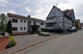 Haus kaufen in 35325 Mücke, Mücke-Nieder-Ohmen - Gepflegtes Wohnensemble mit 2 Zweifamilienhäusern und Scheune auf großem Grundstück