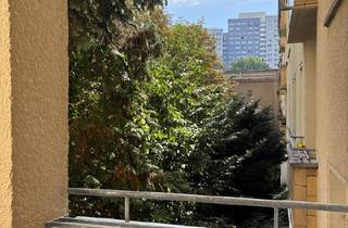 Wohnung kaufen in Karl-Marx-Allee, 10243 Berlin, Berlin - Von privat: Bezugsfreie 2-Zi-Wohnung mit Balkon in Friedrichshain