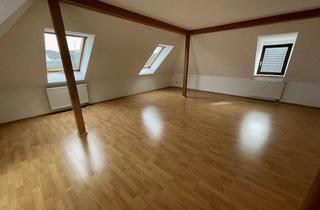 Wohnung mieten in Schumannplatz, 08056 Zwickau, Eine Kaltmiete geschenkt-Außergewöhnliche 3-R-Dachgeschoß-Wohnung mit Dachboden mitten im Zentrum