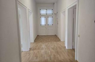 Wohnung kaufen in 31785 Hameln, Charmante Altbauwohnung in zentraler Lage von Hameln – großzügiger Raum und historische Eleganz.