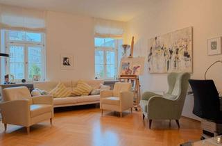 Wohnung kaufen in 80538 München, Knöbelblock - Schöne, bezugsfreie 2-Zim.-Altbauwohnung inkl. Büro und TG-Stellplatz in Lehel