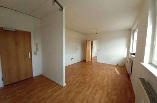 Wohnung mieten in Gagarinstraße 127, 07545 Gera, Etwas Arbeit, viel Belohnung: Wohnung mit Potenzial für Selbstrenovierer