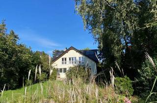Villa kaufen in 15366 Neuenhagen, Architekten Villa in der Peripherie von Berlin mit Naturteich und gepflegtem großen Garten