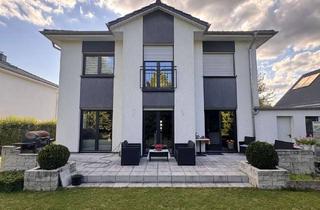 Villa kaufen in 15831 Blankenfelde-Mahlow, Exklusive Neubauvilla mit lichtdurchflutetem Entrée, Kamin & sonnigem Gartenidyll