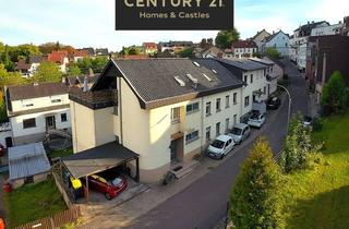 Haus kaufen in 66287 Quierschied, Attraktives MFH mit 3 Parteien mit Balkonen, Dachterrasse, Garage und Carport in Quierschied