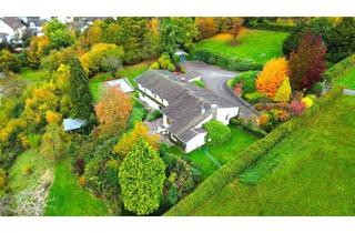 Villa kaufen in 51645 Gummersbach, Einzigartiges Privatanwesen mit stilvoller Bungalow-Villa in Alleinlage