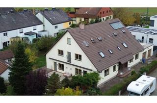 Haus kaufen in 90766 Fürth, Großzügiges Zweifamilienhaus mit Doppelgarage in Fürth-Unterfarnbach