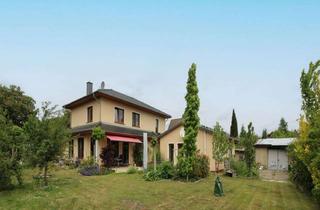 Anlageobjekt in 15517 Fürstenwalde, Sofort wohlfühlen: 9-Zi.-EFH mit zusätzlichem Bungalow und Pkw-Garage im ruhigen Fürstenwalde/Spree