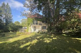 Grundstück zu kaufen in 81545 München, Bebautes Eckgrundstück mit ca. 1.303 m² (sanierungsbedürftigen Altbestand) in München-Harlaching