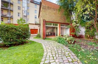 Gewerbeimmobilie kaufen in 10435 Prenzlauer Berg, Kollwitzkiez pur: Stilvolle Remise mit Balkon im begrünten Hinterhof