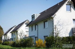 Haus kaufen in 32584 Löhne, 2-Familienhaus mit Terrasse, Garten & Stellplätzen – provisionsfrei!