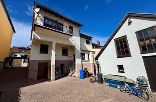 Haus kaufen in 65779 Kelkheim, Kelkheim - Kelkheim - Ruppertshain: Kapitalanlage! Vermietetes Ein- bis Zweifamilienhaus in Ruhelage!