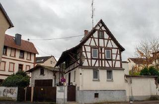 Haus kaufen in 65719 Hofheim am Taunus, Hofheim am Taunus - Fachwerkhaus mit Ausbau für drei weitere WE (Baugenehmigung)