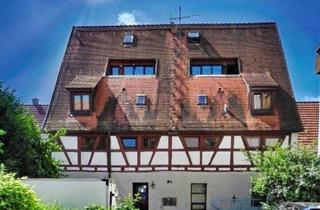 Wohnung kaufen in 71229 Leonberg, Leonberg - Helle 3,5 Zimmer-Wohnung in einem bezaubernden Fachwerkhaus mit Balkon und Stellplatz in Leonberg
