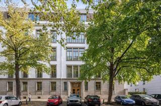 Wohnung kaufen in Ludwigkirchplatz, 10719 Berlin, Berlin - Altbauwohnung zwischen Kudamm und Ludwigkirchplatz mit Tiefgarage, Concierge und Balkon
