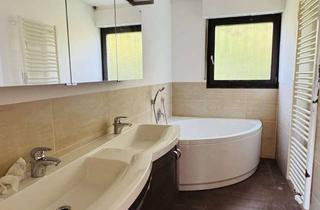 Wohnung kaufen in 94034 Grubweg, Großzügige Eigentumswohnung (4 Zimmer) mit Potenzial in ruhigem Zwei-Einheiten-Haus in Passau