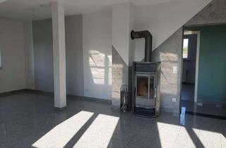 Wohnung kaufen in 40764 Langenfeld, Lichtdurchflutete Dachgeschosswohnung mit sonniger Dachterrasse und Kaminofen sofort beziehbar