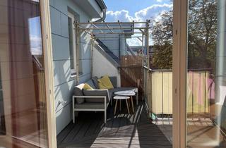 Wohnung kaufen in 10245 Friedrichshain, Gut geschnittene Dachgeschosswohnung mit gemütlicher Sonnenterrasse in Friedrichshain, von Privat