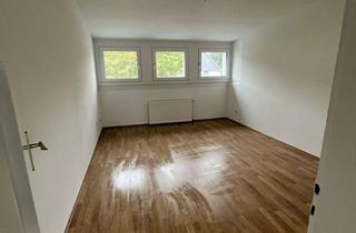 Wohnung mieten in Bussche-Kessel-Weg 91, 42699 Ohligs-Aufderhöhe, Erstbezug nach umfassender Renovierung und Modernisierung: 2-Zimmer-Dachgeschosswohnung in Solingen
