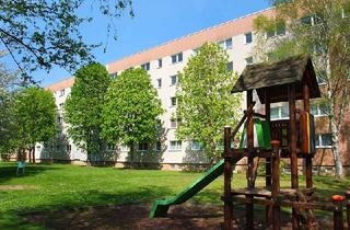 Wohnung mieten in Am Malzmühlenfeld 13, 39218 Schönebeck, Gemütliche 3-Raum-Wohnung mit Badewanne zu vermieten!