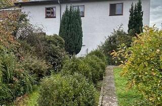 Haus kaufen in 69214 Eppelheim, Vorderhaus und Rückgebäude auf einem großen Grundstück mit Gartenanlage und Garagen