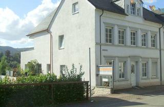 Haus kaufen in 56859 Bullay, Voll vermietetes Renditeobjekt mit 4 Wohneinheiten, Panoramablick, Garage, Stellplätze