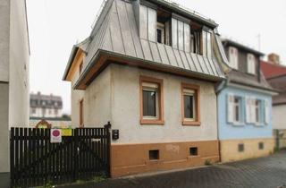 Haus kaufen in 65929 Unterliederbach, Sanierungsbedürftige DHH: Realisieren Sie selbst das Zuhause Ihrer Träume in Frankfurt-Höchst