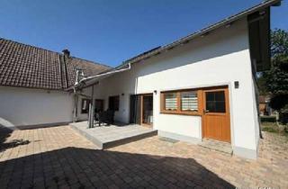 Einfamilienhaus kaufen in 84508 Burgkirchen, Großzügiges Einfamilienhaus mit modernisierter Ausstattung und fünf Garagen in Burgkirchen