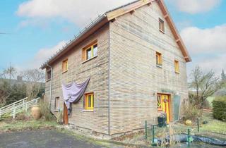 Anlageobjekt in 97633 Höchheim, Eigenheim für Ruheliebende mit großen Garten, Terrasse und Garage in Waldrandlage