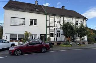 Anlageobjekt in 51580 Reichshof, Renditestarke Doppelhaushälfte – Zwei Einheiten, doppelte Einnahme!