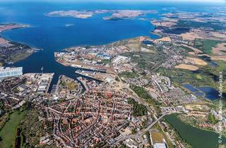 Grundstück zu kaufen in 23970 Wismar-Ost, Grundstück mit 10 Garagen in Wismar - nahe Hafen und Ostsee