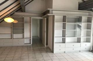 Wohnung kaufen in 96450 Coburg, Stilvolle, geräumige und modernisierte 2-Zimmer-Wohnung mit Balkon und Einbauküche in Coburg