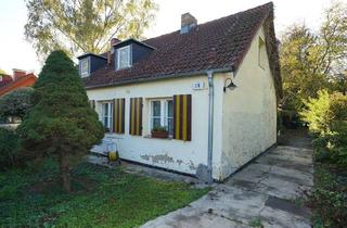 Haus kaufen in 13088 Berlin, Hauptstadtmakler-Bezugsfreies und erweiterungsfähiges Haus mit großem Grundstück