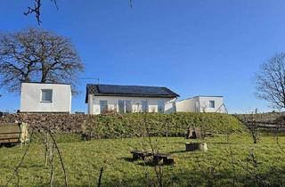 Haus kaufen in 54655 Seinsfeld, Seinsfeld - Neuwertiger Bungalow (Energie A-Plus) mit zwei sehr großen Garagen in idyllischer Ortsrandlage!