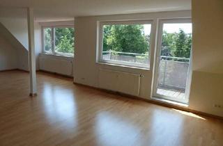 Wohnung mieten in Petkumstraße, 22085 Uhlenhorst, Großzügige 3-Zimmer-Dachgeschosswohnung mit sonnigem Balkon und EBK in Alsternähe!