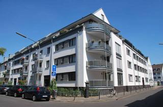 Wohnung mieten in Reinoldstraße, 50676 Altstadt-Süd, Helle 2 Zimmerdachgeschoss-Wohnung mit Einbauküche zwischen Neumarkt u. "Wolkenburg"