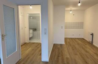 Wohnung mieten in Schulpfad 13, 51105 Poll, Moderne 1-Zimmer Wohnung mit Balkon im 3. OG in Köln-Poll