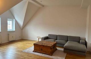 Wohnung mieten in 12163 Steglitz, Helle 2-Zimmer Dachgeschosswohnung mit Balkon in Berlin-Steglitz