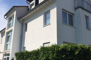 Wohnung mieten in 65760 Eschborn, Neuwertige 2-Zimmer-DG-Wohnung mit Balkon und EBK in Eschborn