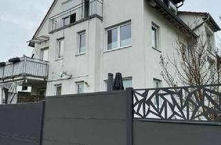 Wohnung mieten in 65760 Eschborn, Möbliert Neuwertige 2-Zimmer-DG-Wohnung mit Balkon und EBK in Eschborn