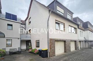 Einfamilienhaus kaufen in 56220 Urmitz, Solides Einfamilienhaus in guter Lage