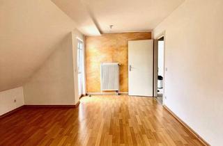 Wohnung kaufen in 01279 Tolkewitz/Seidnitz-Nord, Vermietete 2-Zimmer-Dachgeschosswohnung mit Aufzug und Stellplatz in Dresden-Laubegast