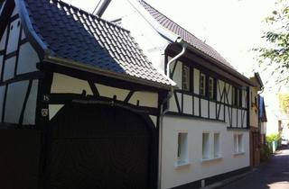 Wohnung mieten in Leonardusstraße 18, 53175 Bad Godesberg, Fachwerkhaus sucht Single oder junges Pärchen (Rheinnähe / ruhiger Lage von Bonn-Plittersdorf)