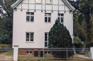 Haus kaufen in Böcklinstraße 12, 14612 Falkensee, Von Privat: Ansprechendes Landhaus mit großem Garten und direktem Zugang zum Lindenweiher (Biotop)