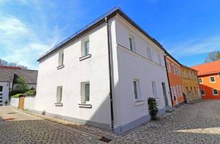Haus kaufen in 92655 Grafenwöhr, Gepflegtes Stadthaus mit Nebengebäude und Hinterhof in zentraler Lage von Grafenwöhr