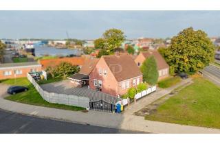 Haus kaufen in 26725 Stadtzentrum, Großzügig - Doppelhaus mit acht Zimmern und pflegeleichtem Grundstück