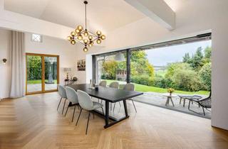 Haus kaufen in 82541 Münsing, Chalet meets Purismus: Landhaus-Juwel mit Fernblick und Gästewohnung in Seenähe