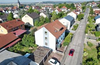 Mehrfamilienhaus kaufen in 91475 Lonnerstadt, Viel Platz, viele Möglichkeiten – vollvermietetes und gepflegtes 3-Familienhaus in Lonnerstadt
